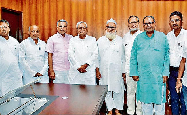 रांची : झाविमो नेता प्रवीण सिंह जदयू में शामिल, दिल्ली में नीतीश से मिले