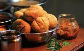 लिट्टी-चोखा ने जमाया रंग, शीघ्र ही काउंटर खाली