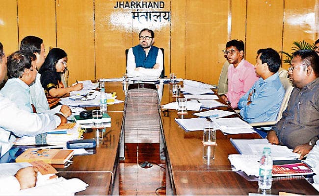 रांची : नाकाबिल लोगों का तबादला नहीं करें उन्हें हटाने की कार्रवाई करें : सीएस