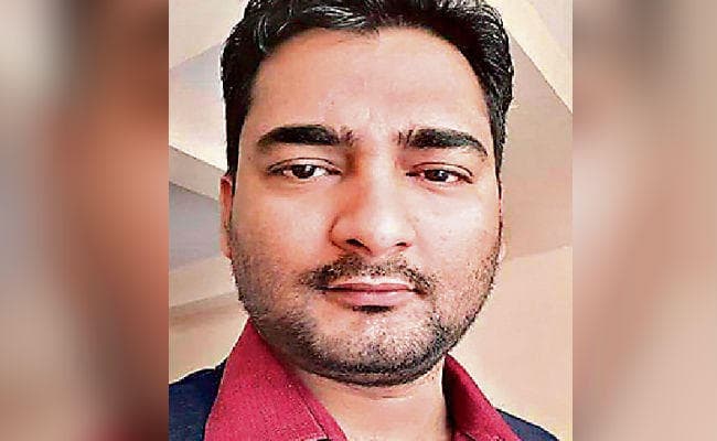 लखीसराय/जमुई : चलती ट्रेन में बैंक अफसर का रेता गला, मौत