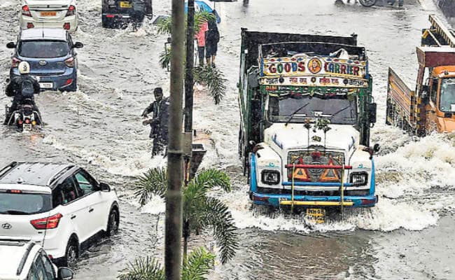 बारिश से थमी मुंबई, 35 लोगों की मौत, इन राज्यों में अगले दो दिनों तक अलर्ट, दिल्ली में भी आज बारिश की संभावना