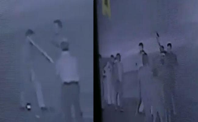 VIDEO: बीजेपी सांसद के अंगरक्षक ने टोल प्लाजा कर्मचारी को धमकाया, की हवाई फायरिंग