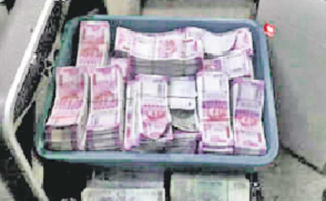 कोलकाता : बैरकपुर में कट मनी को लेकर शुरू हुआ पोस्टर वार