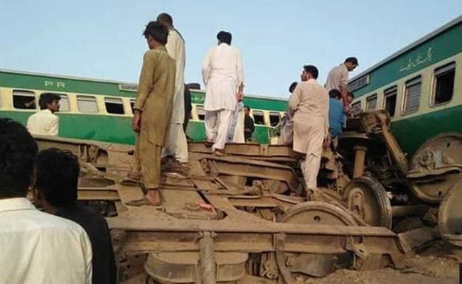 पाकिस्तान में दो दुर्घटनाओं में 34 लोगों की मौत, 120 से अधिक घायल