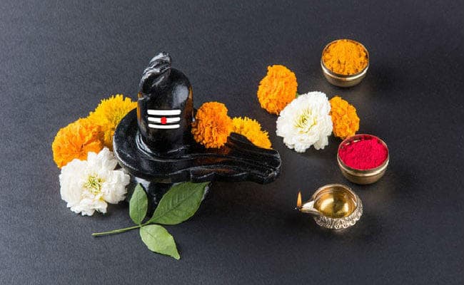 श्रावण के पहले दिन लगी आकर्षक विल्वपत्र प्रदर्शनी