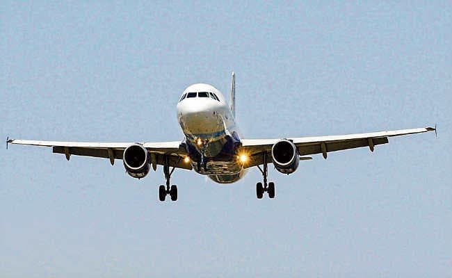 बेंगलुरु से पटना आ रहे विमान के टायलेट में यात्री पी रहा था सिगरेट, धुआं देख अफरा-तफरी, गिरफ्तार