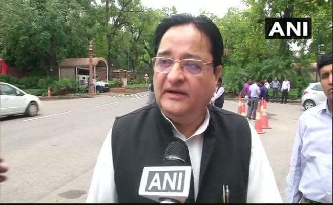 बोले सपा सांसद हसन - गोली मारने से अच्छा है पत्नी को तीन तलाक देना