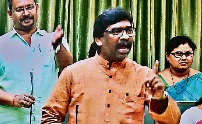 रांची : चौथे दिन भी झामुमो का हंगामा, कांग्रेस रही दूर