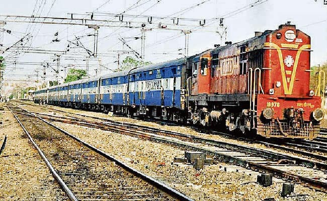 झाझा-पटना मेमू पैसेंजर कल रहेगी रद्द, बाढ़ स्टेशन पर पावर ब्लॉक, कई ट्रेनों के परिचालन में बदलाव