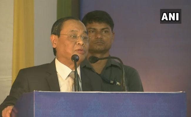 प्रधान न्यायाधीश ने कहा - अदालतों में 25 साल से लंबित हैं दो लाख से अधिक मामले