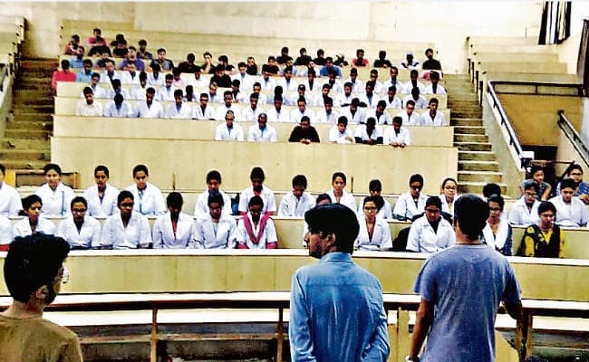 रांची : आज रिम्स में ओपीडी का बहिष्कार करेंगे जूनियर डॉक्टर, मरीजों को होगी परेशानी