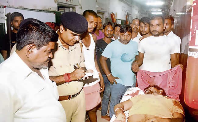 सुबह पत्नियों के बीच हुए विवाद से भाइयों में लड़ाई, शाम में बड़े भाई काे गोलियों से भून डाला