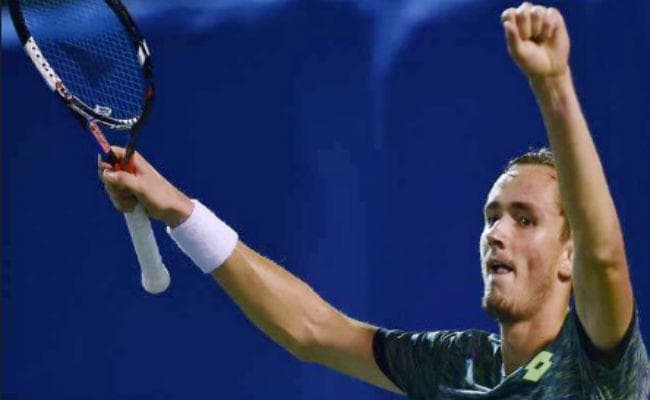 मेदवेदेव पर अभद्र व्यवहार करने के चलते लगा 9,000 डालर का जुर्माना