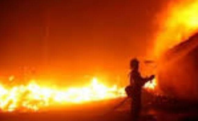 इंदौर के अपार्टमेंट में लगी आग , दो बच्चों समेत सात झुलसे