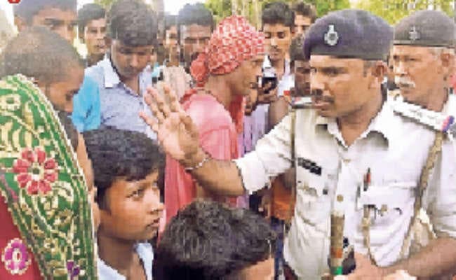 मॉब लिंचिंग : बच्चाचोर की अफवाह में इंजीनियर समेत चार को पीटा, मोबाइल टावर ठीक करने आया था इंजीनियर