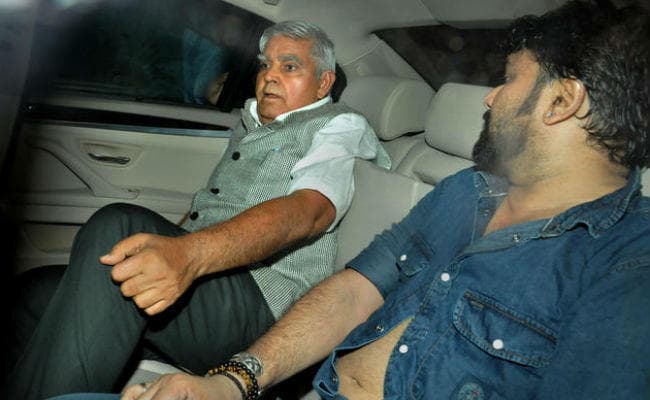 जादवपुर विश्वविद्यालय बवाल : राज्यपाल के नहीं पहुंचने पर  बिगड़ सकते थे हालात, पढें यह खास रिपोर्ट