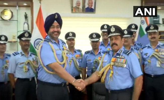 नए वायु सेना प्रमुख एयर मार्शल राकेश सिंंह भदौरिया ने संभाला पदभार, जानें इनकी उपलब्धियां