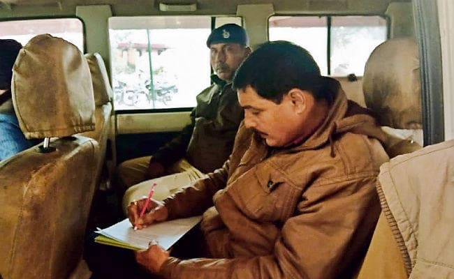 पूर्वी चंपारण : थाना कैंपस में शराब पी रहे दारोगा गिरफ्तार, निलंबित