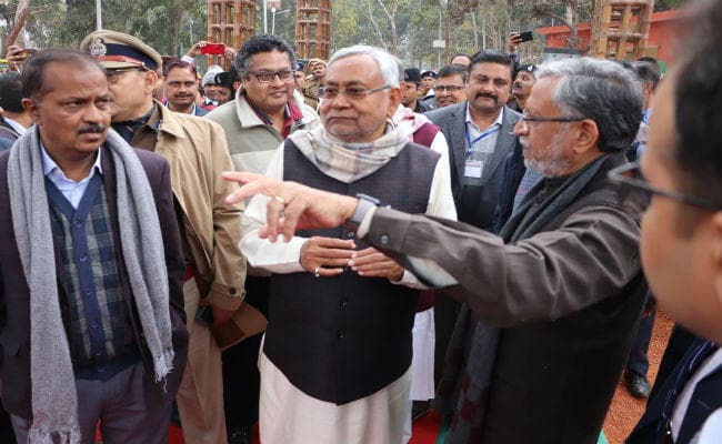 सीएम नीतीश कुमार ने मुंगेर में की जल-जीवन-हरियाली को लेकर समीक्षा बैठक