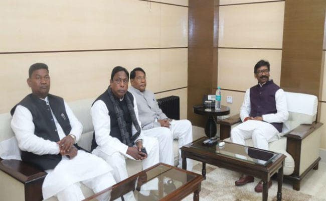 बन गये मंत्री, मंत्रालय में नहीं मिला कमरा, प्रदेश कार्यालय में काट रहे दिन