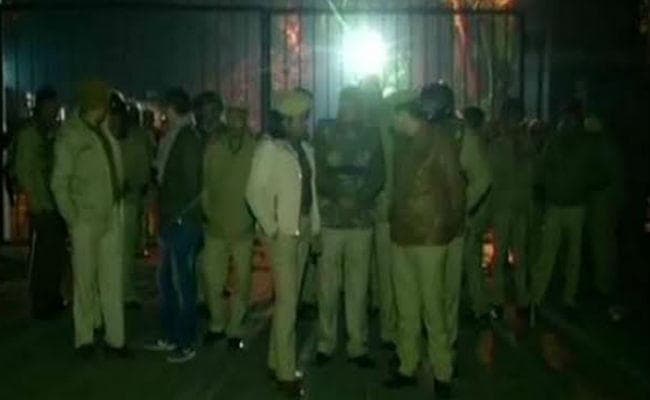 बाहरी लोगों ने किया था फैक्टरी में हमला