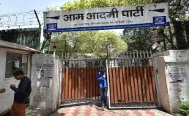 दिल्ली विधानसभा चुनाव : आम आदमी पार्टी, भाजपा और कांग्रेस मुख्यालय का आंखों देखा हाल