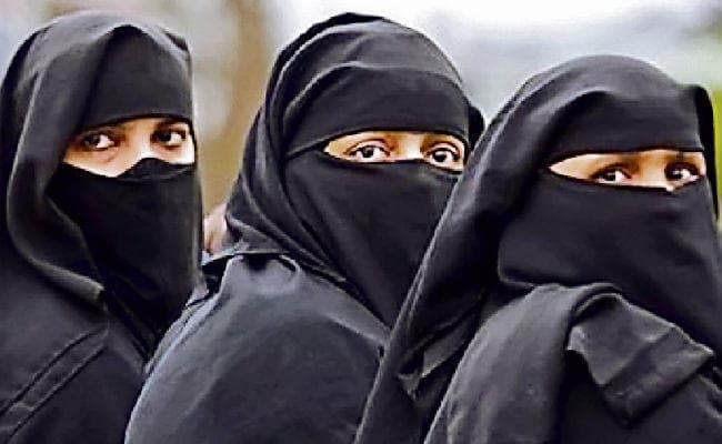 जेडी वीमेंस में छात्राओं के लिए एक नया नियम लागू, बुर्का पहनकर किया क्लास तो 250 रुपया फाइन