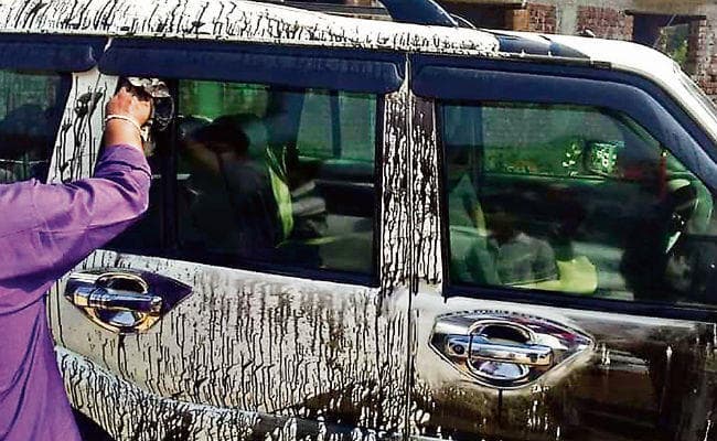 दो सप्ताह में कन्हैया कुमार के काफिले पर सातवीं बार हमला, फेंका गया पत्थर और मोबिल