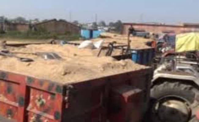 आज से नहीं चलेंगे बालू लदे ट्रक, होगी हड़ताल