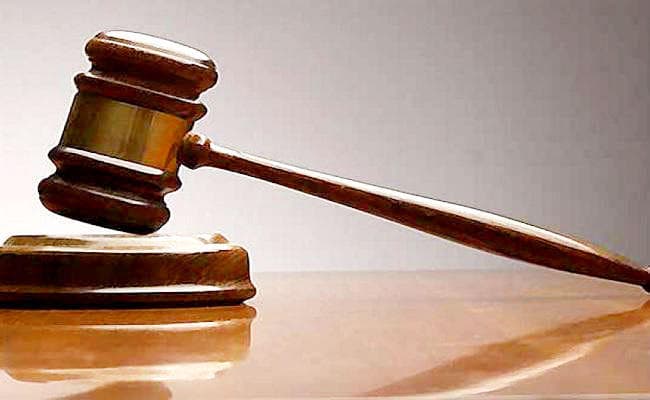 साढ़े तीन साल पुराने मामले में SP समेत पांच पुलिस अफसरों के खिलाफ वारंट, डीजीपी को वारंट तामिला कराने का आदेश