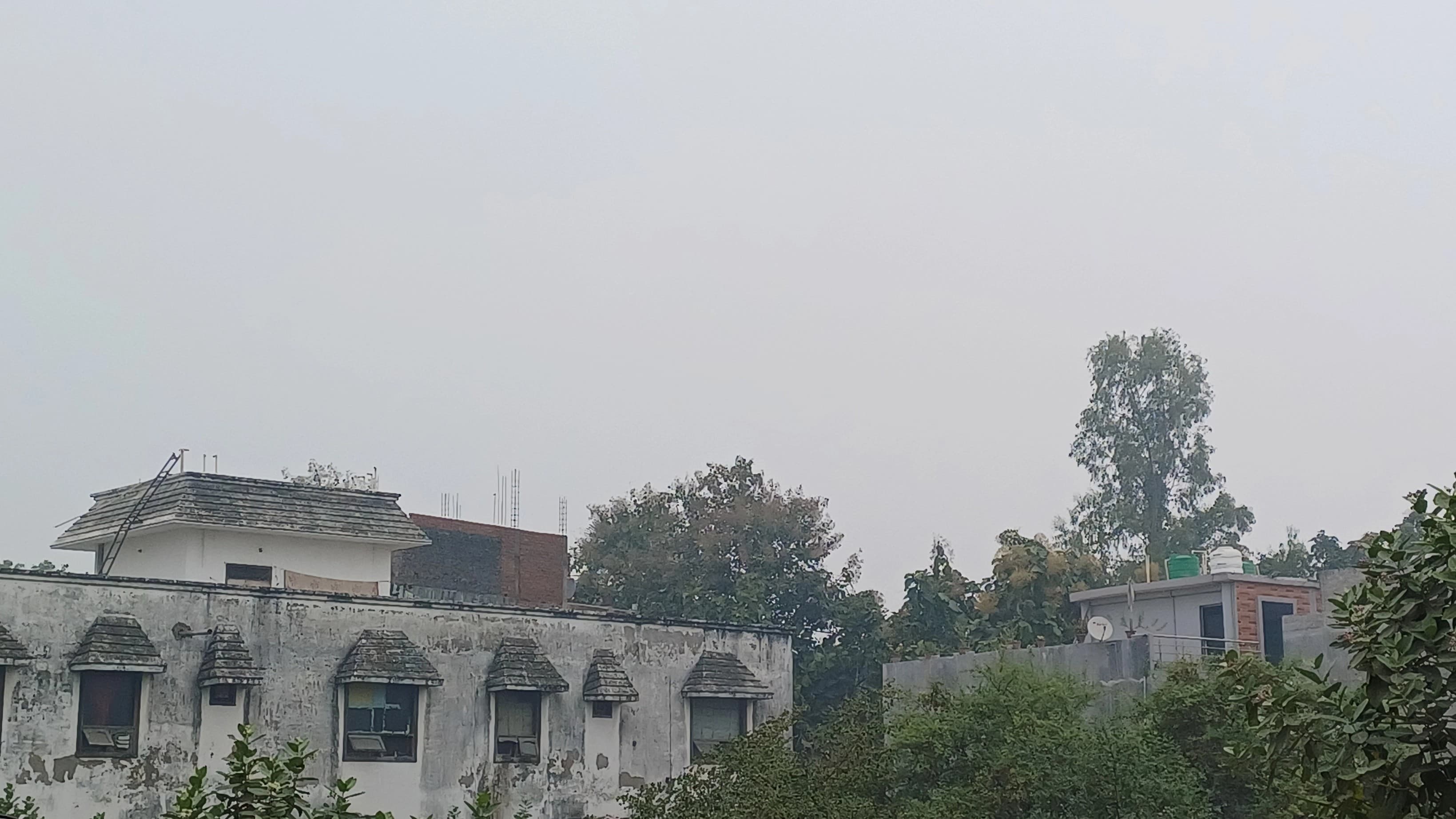 Weather Update: गोरखपुर सहित पूर्वांचल के कई जिलों में मौसम ने ली करवट, शहर में शुरू हुई हल्की बूंदाबांदी