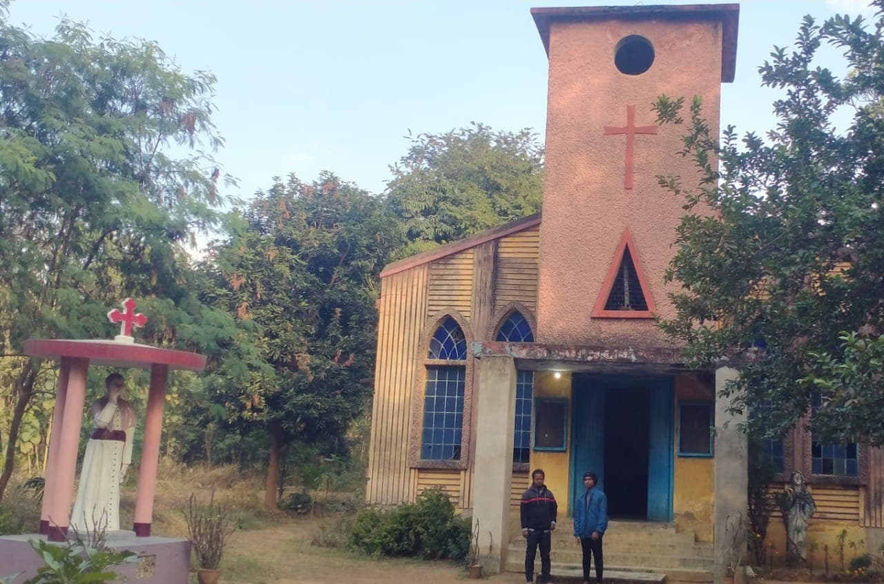 Christmas 2023 : प्रेम बांटकर शांति का संदेश देता है संत पीयूष चर्च
