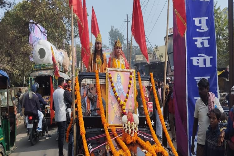 पलामू में निकली श्रीराम जागरण शोभायात्रा, वाहनों पर लहराया गया भगवा ध्वज
