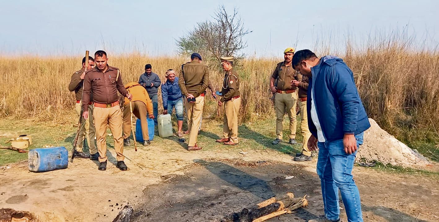 सीवान में उत्पाद विभाग की बड़ी कार्रवाई, अभियान चलाकर शराब की 22 भट्ठियां की ध्वस्त