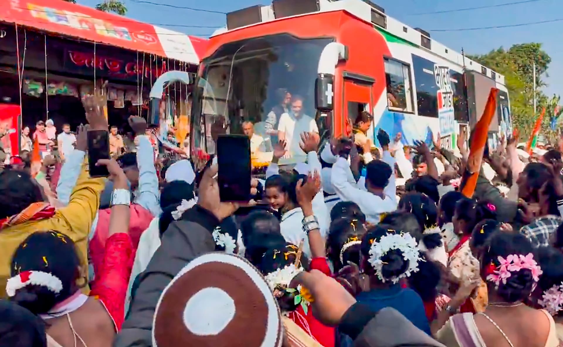 राहुल गांधी ने समर्थकों से कहा संबोधन के बाद ले लीजियेगा सेल्फी
