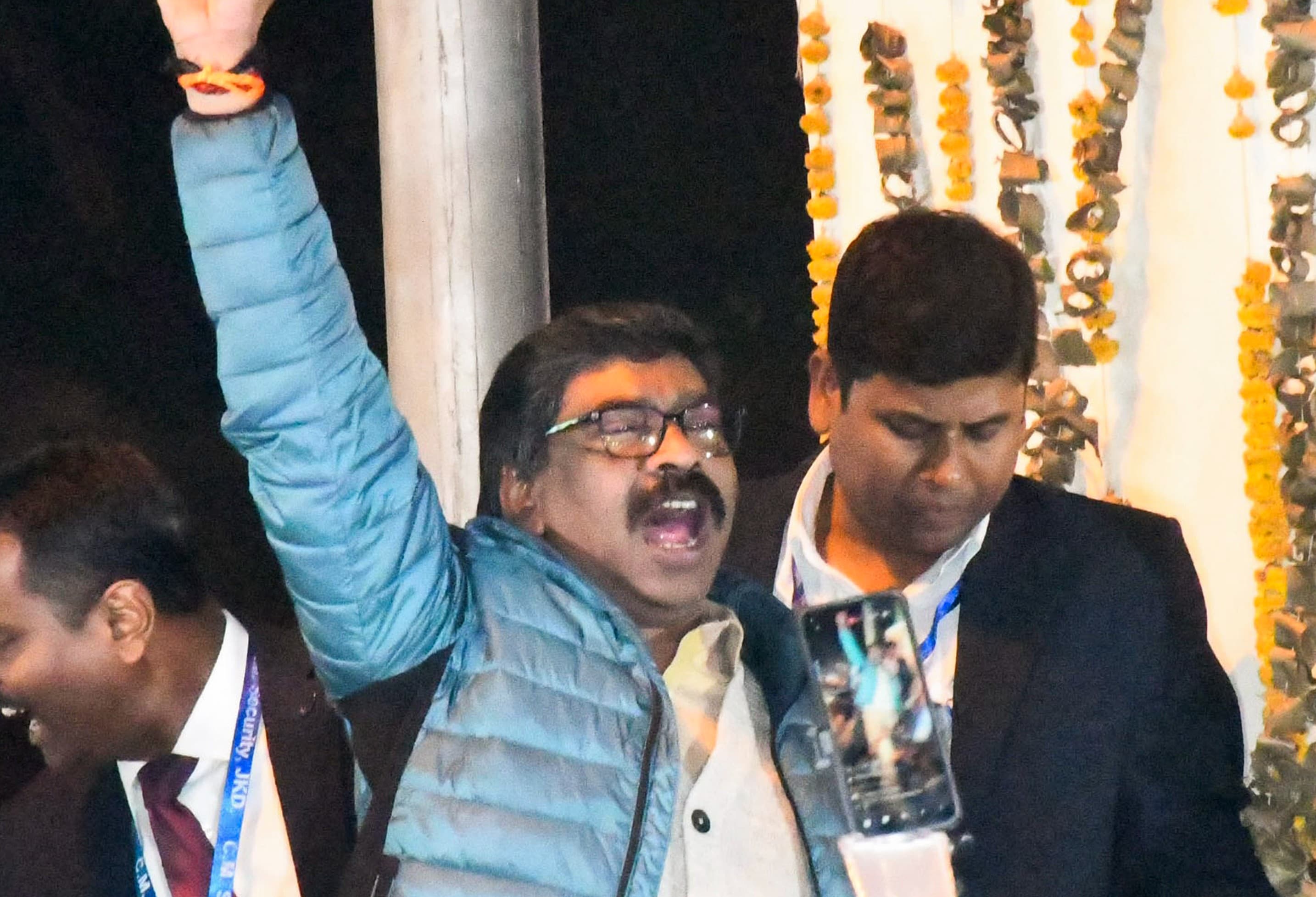 'हेमंत सोरेन जहां भी हैं सुरक्षित हैं', जेएमएम ने कहा- हमारे संपर्क में झारखंड के मुख्यमंत्री