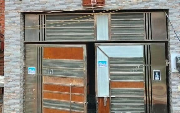 व्यापारी दोस्त के घर में मजबूरी बताकर ठहरे दो भाई, मौका मिलते ही लाखों के जेवर और नकदी लेकर हुए फरार