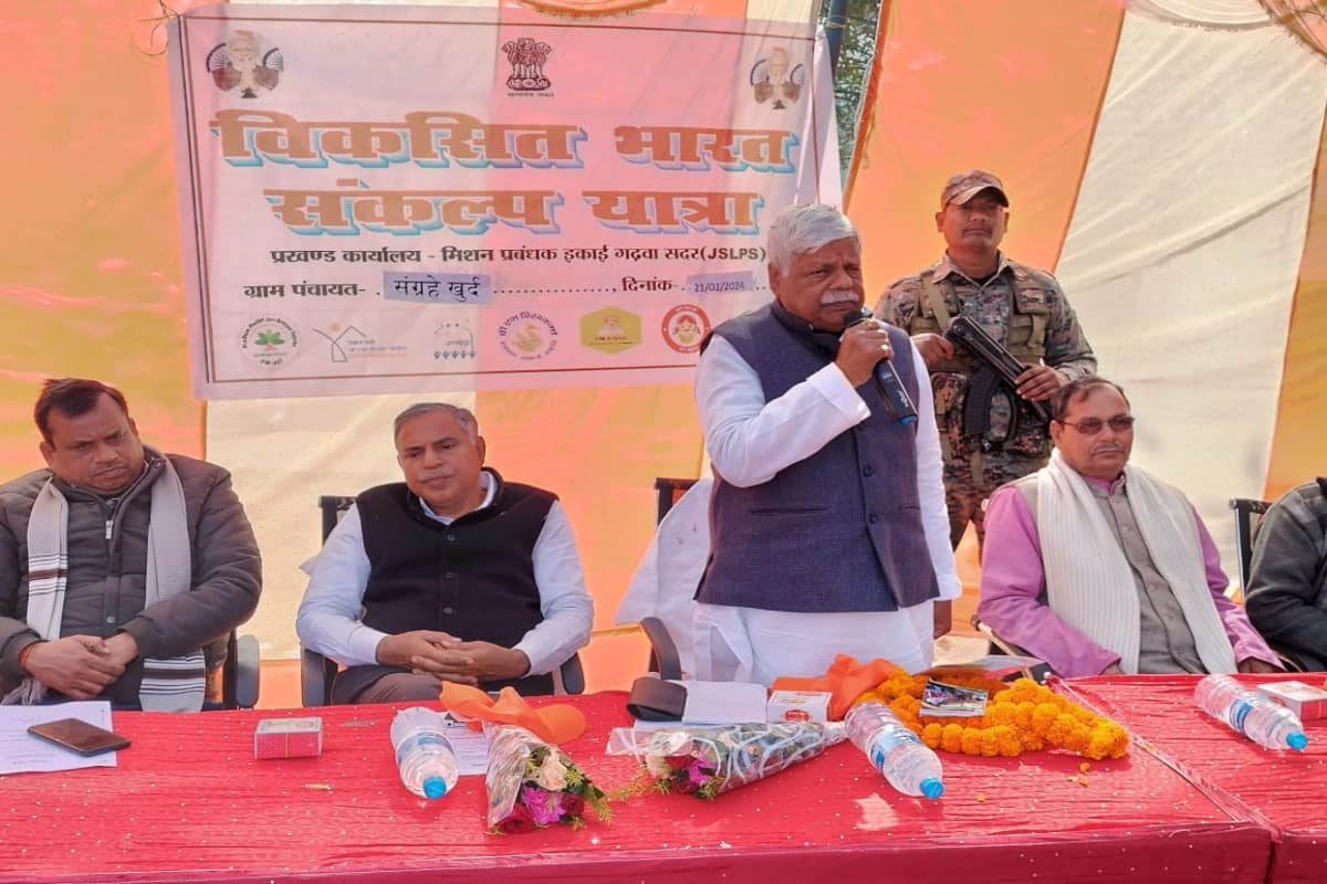 गढ़वा: जेएसएलपीएस की महिलाओं के बीच बंटा 44 लाख का चेक