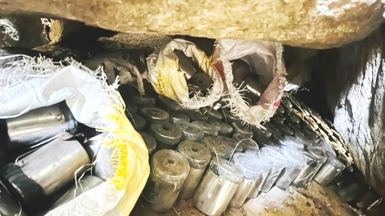 बिहार: औरंगाबाद में जवानों को उड़ाने की तैयारी में थे नक्सली, नक्सलग्रस्त इलाके से मिला विस्फोटकों का जखीरा