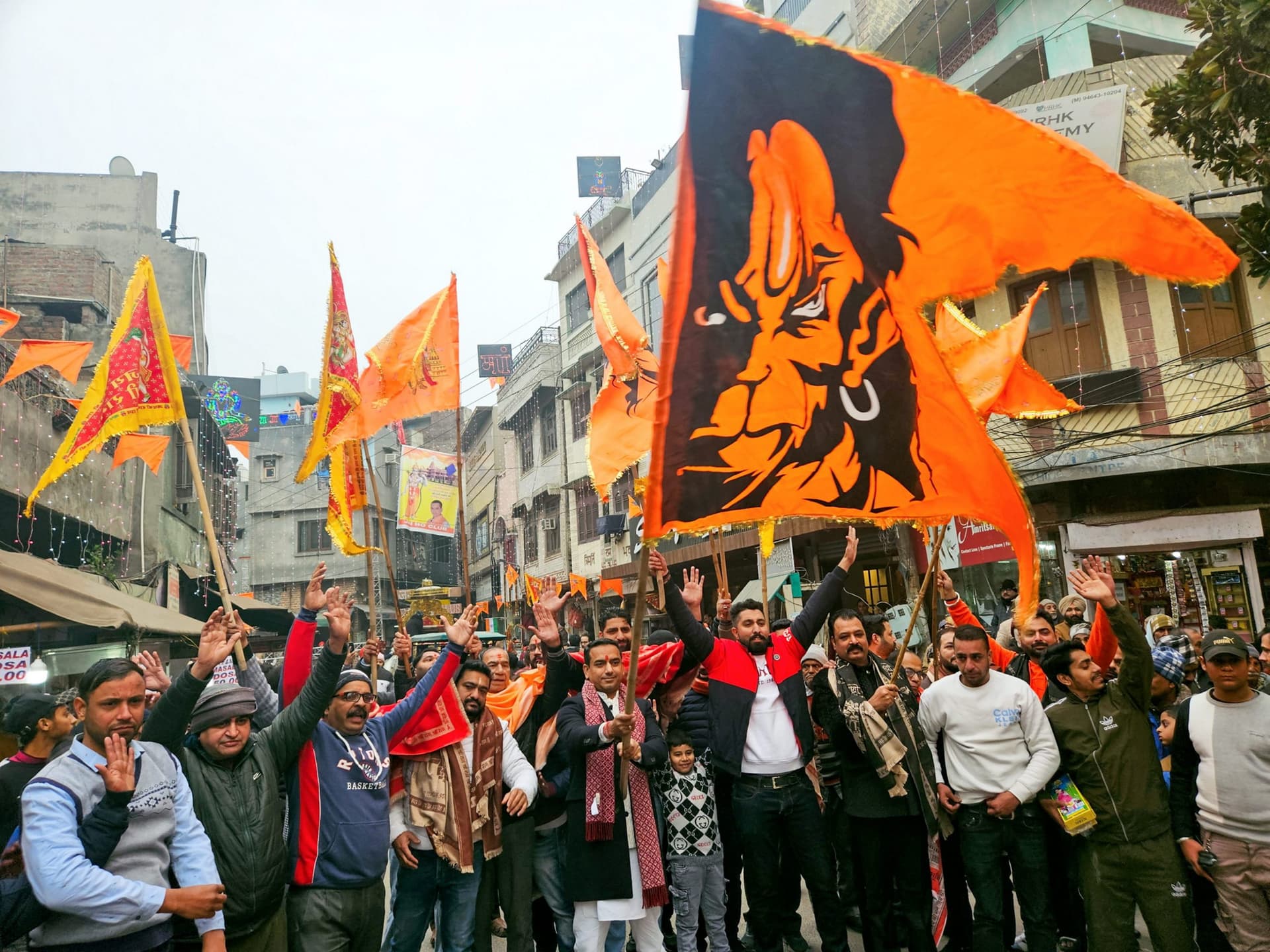 Ram Mandir Video: अयोध्या में रामलला के दर्शन को उमड़ा जनसैलाब, देखें वीडियो