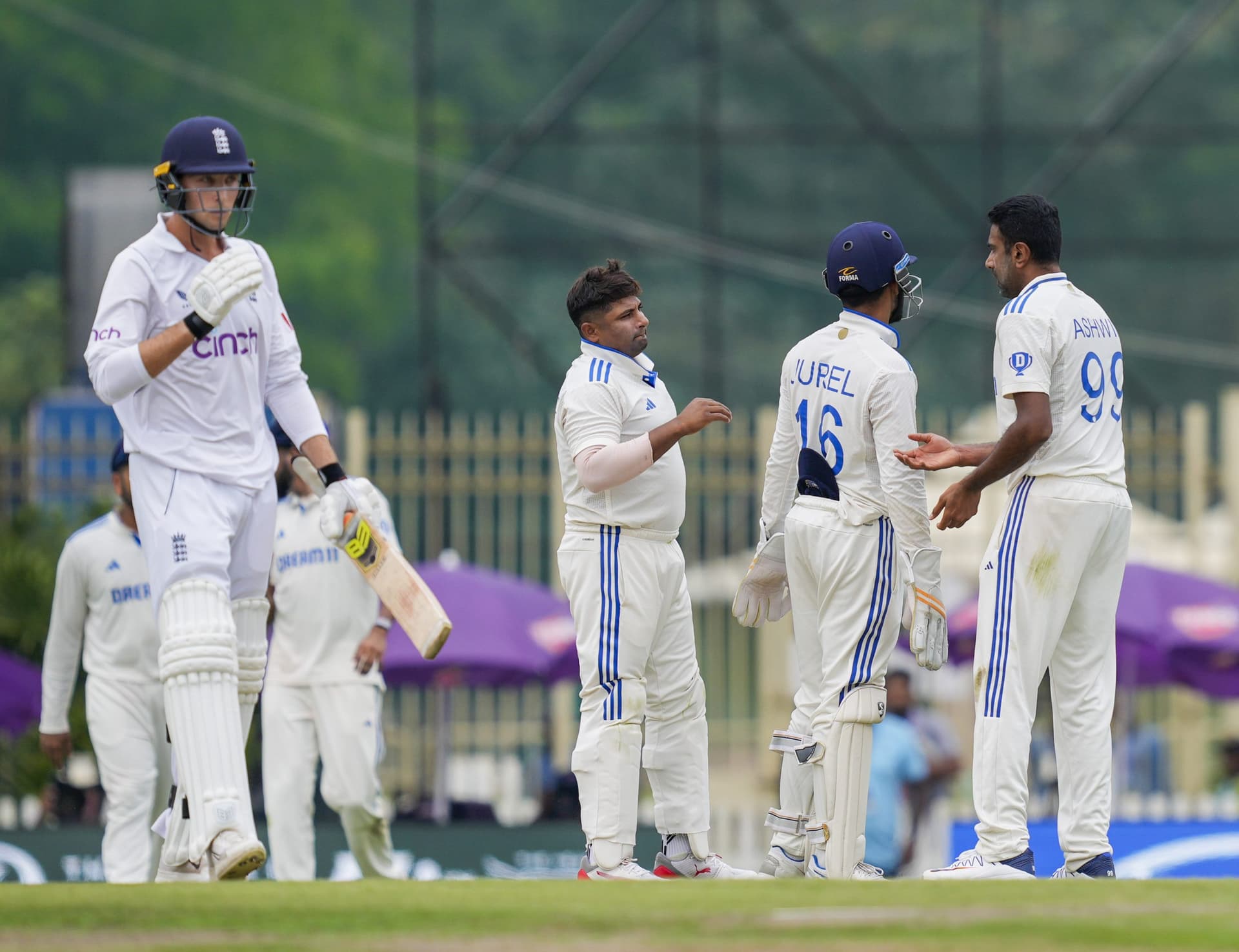 IND vs ENG: जो रूट ने जड़ा शतक, पहले दिन इंग्लैंड ने बनाए 302 रन, भारत ने झटके 7 विकेट
