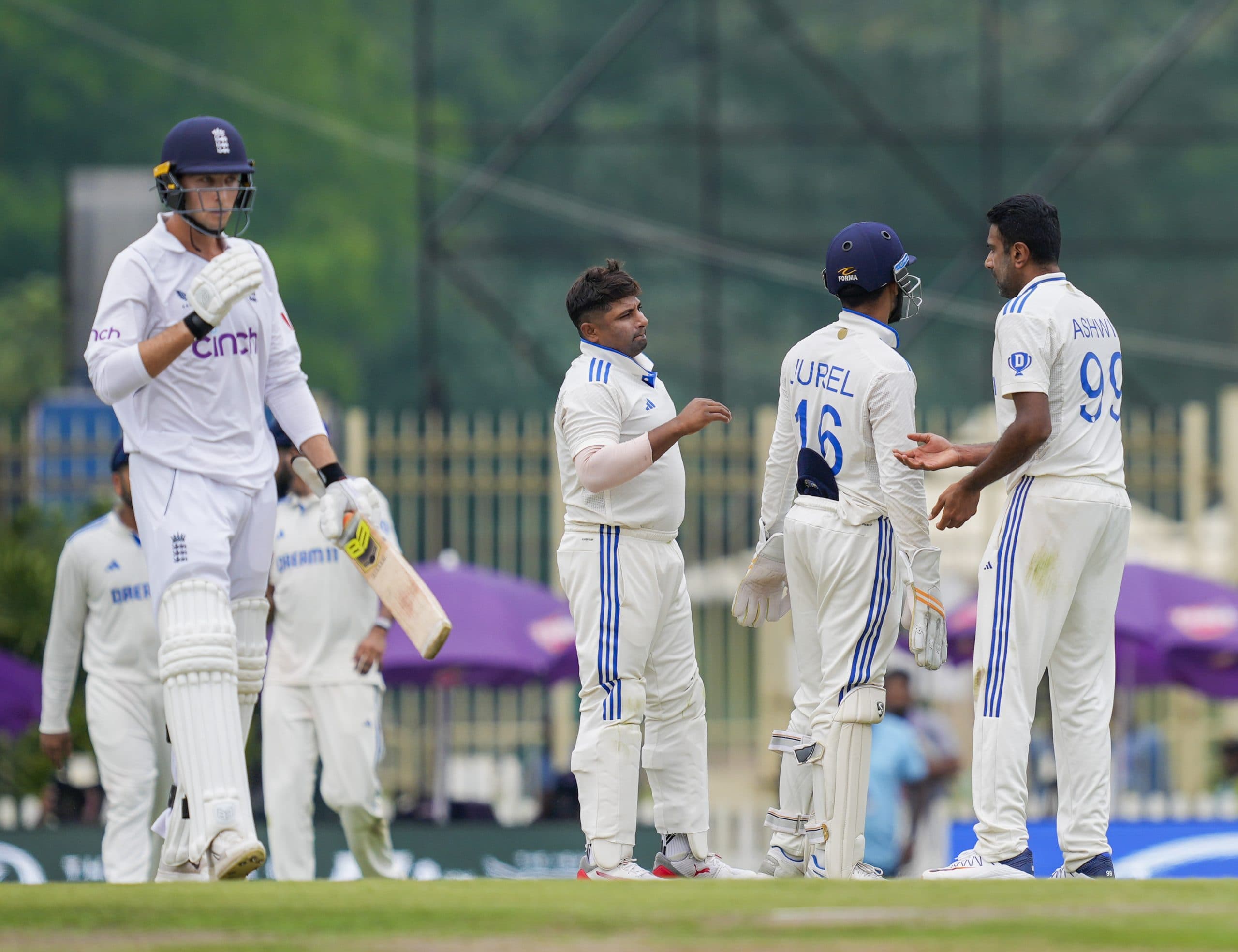 IND vs ENG: जो रूट ने जड़ा शतक, पहले दिन इंग्लैंड ने बनाए 302 रन, भारत ने झटके 7 विकेट