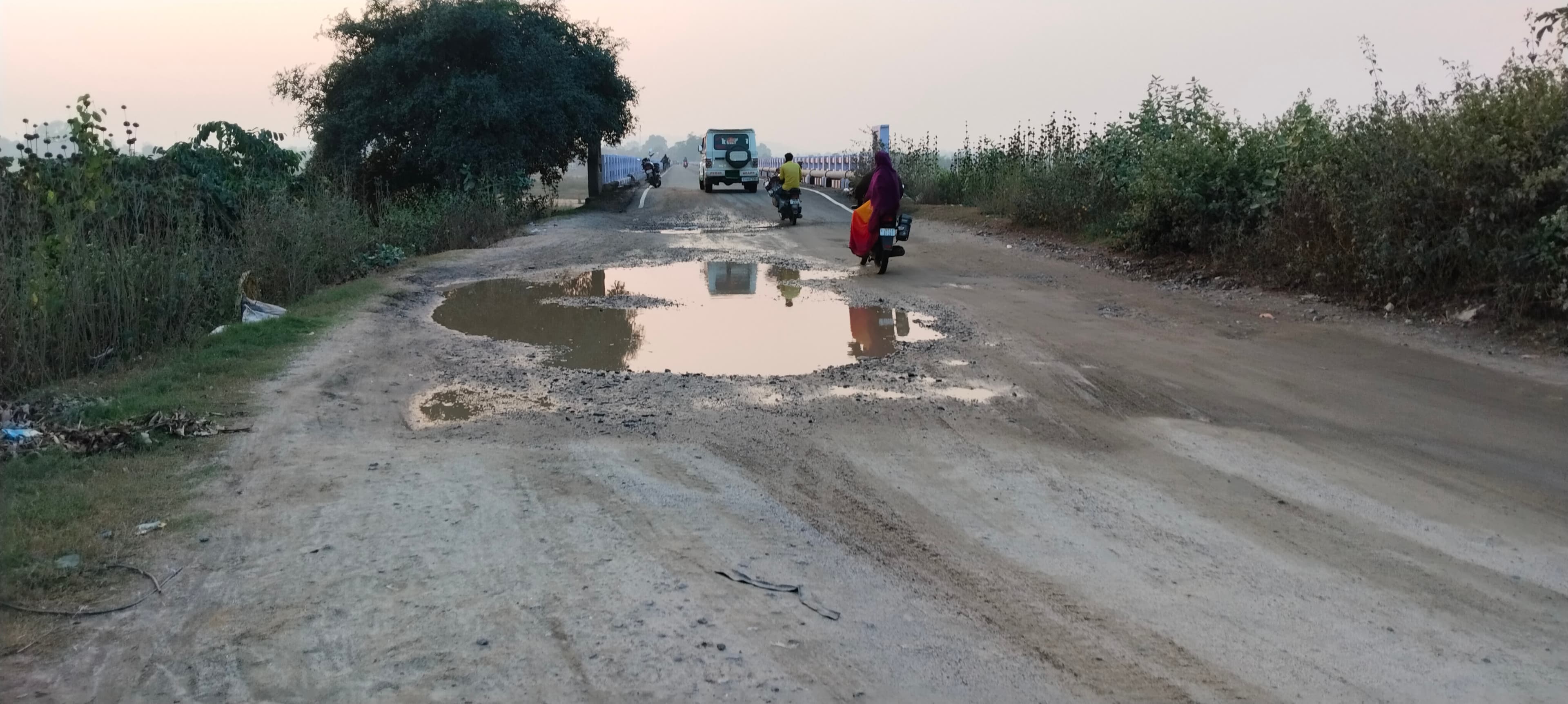 गिरिडीह : गावां पुल से बाजार तक सड़क की स्थिति जर्जर