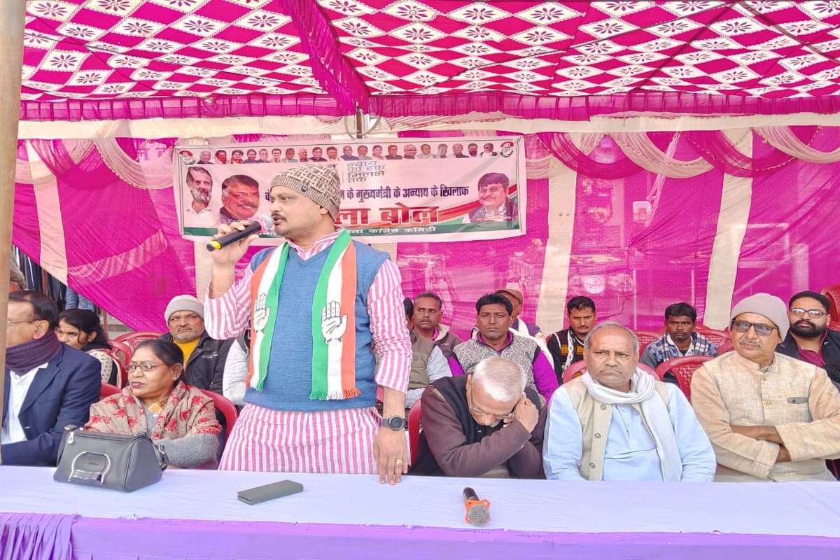 पलामू: कांग्रेसियों ने असम सरकार के खिलाफ किया विरोध सभा