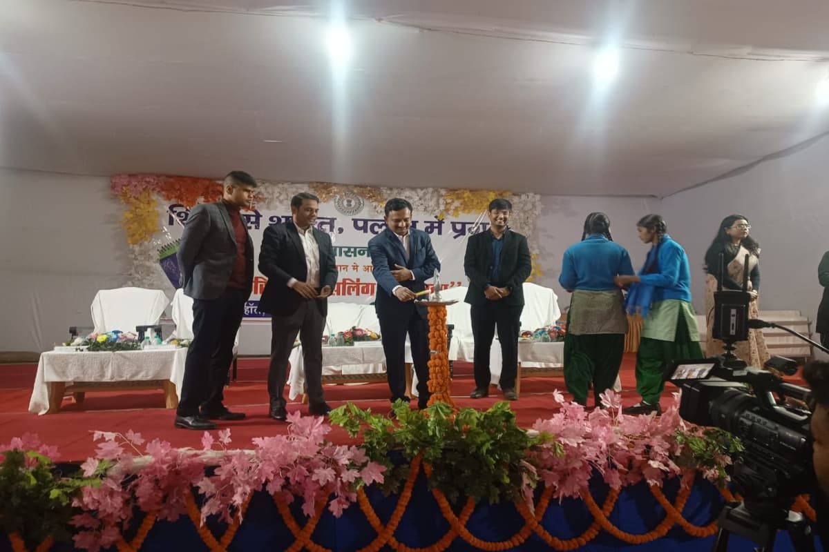 पलामू: बेहतर शिक्षा उपलब्ध कराना प्रशासन की प्राथमिकता : डीसी