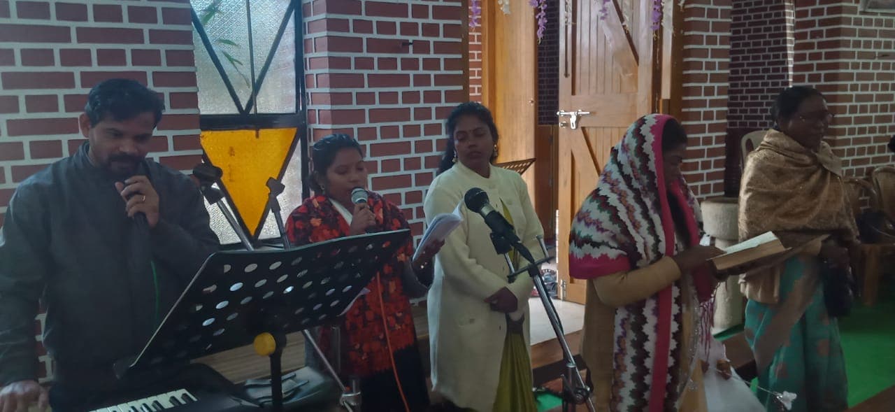 पश्चिमी सिंहभूम : धूमधाम से मना क्रिसमस का त्योहार, चर्चों में प्रार्थना सभा के बाद जश्न में डूबा इसाई समुदाय