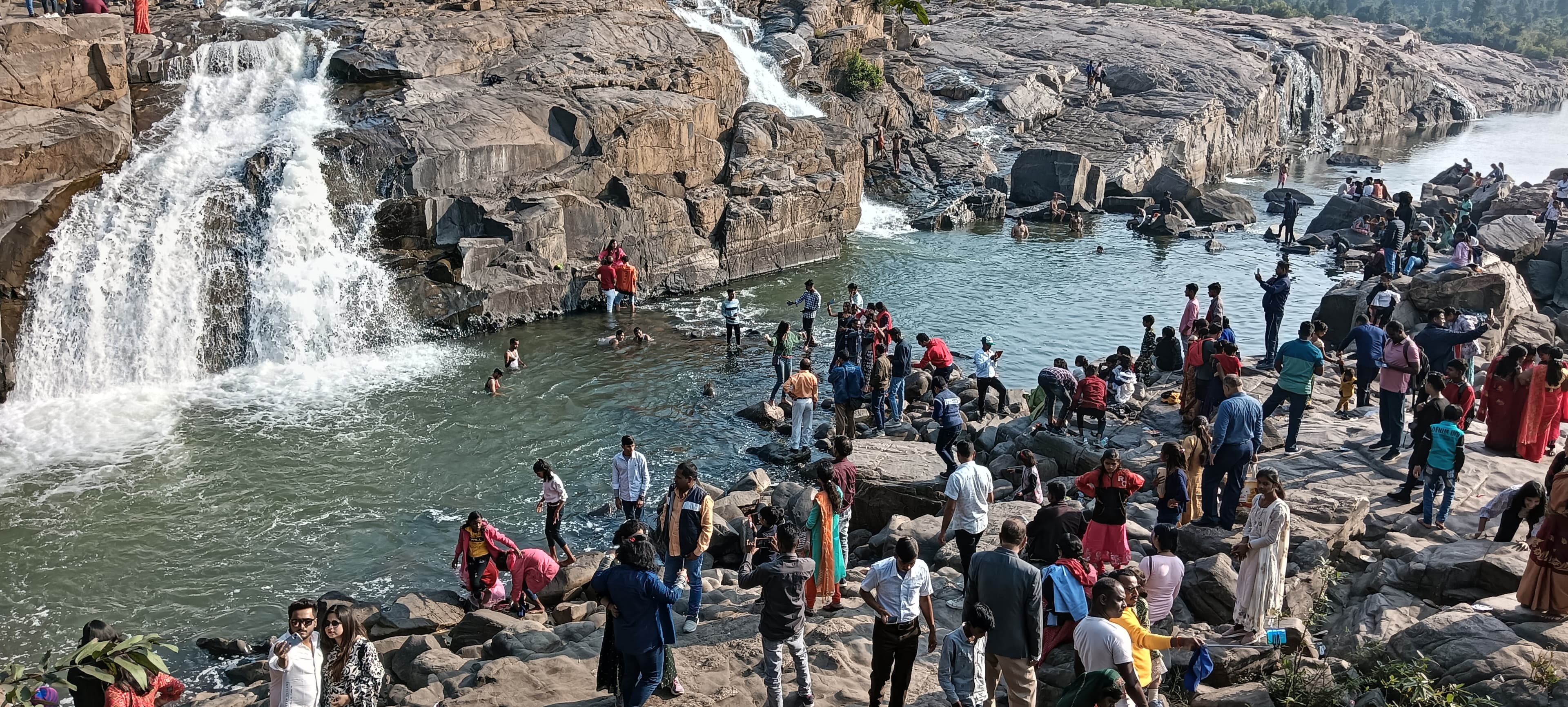 गिरिडीह : वाटर फॉल में पुलिस के सहयोग से ग्रामीण करेंगे पर्यटकों की सुरक्षा