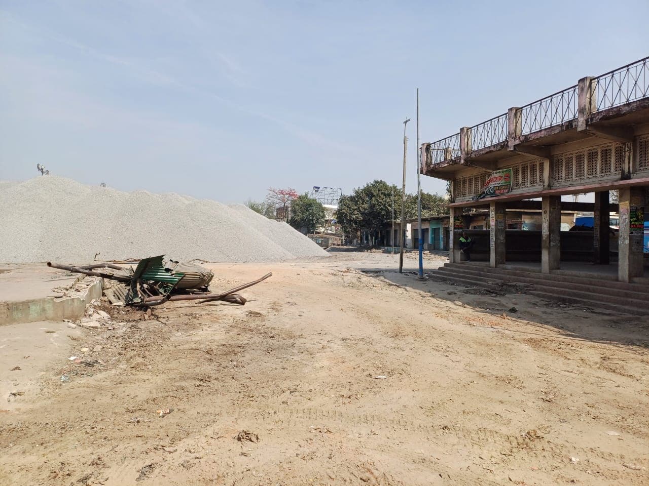 मुजफ्फरपुर में बस स्टैंड निर्माण के लिए तोड़ी गईं इमारतें, विकसित की जा रही ये सुविधाएं