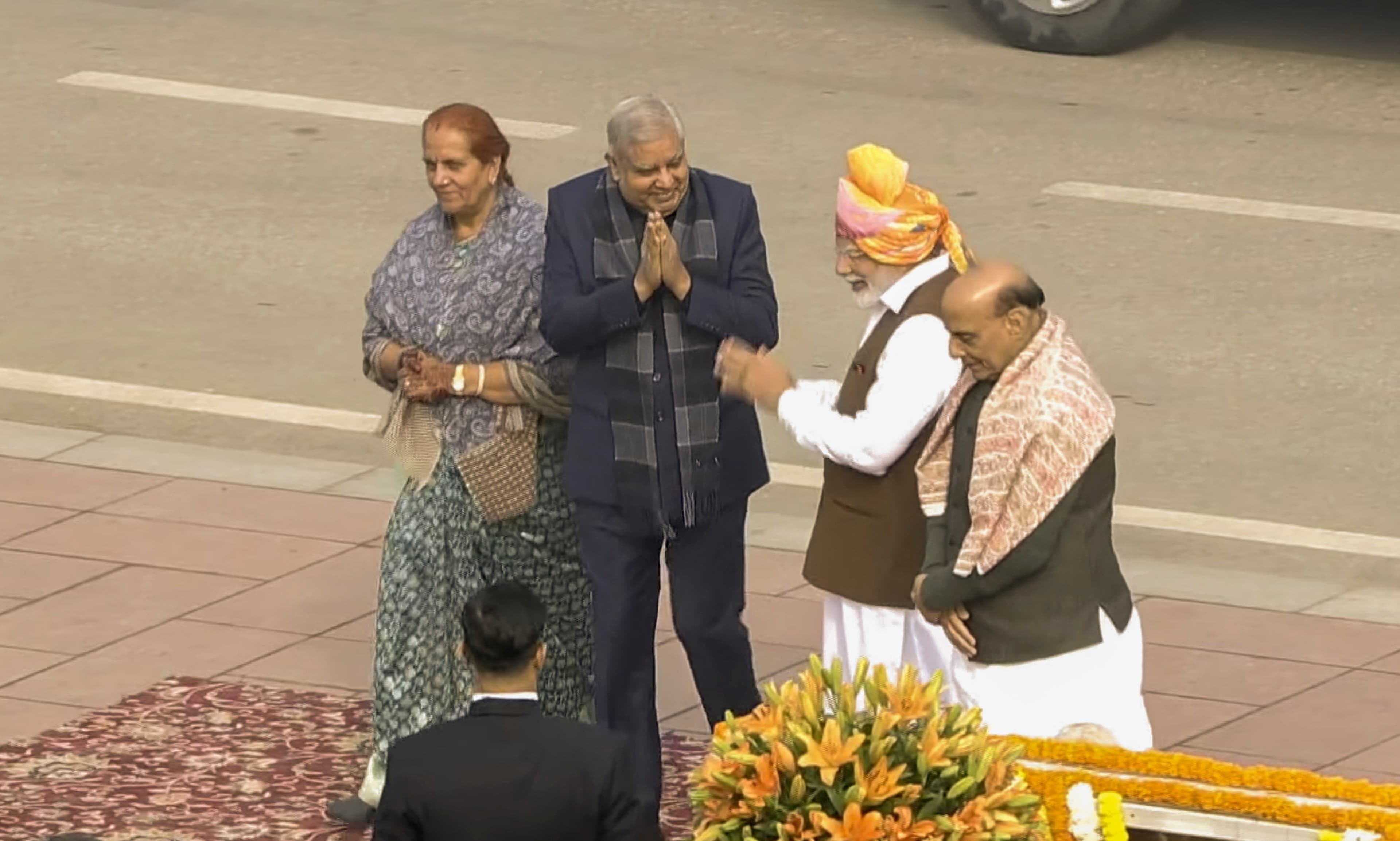 Republic Day 2024: कर्तव्य पथ पर पैदल चले प्रधानमंत्री नरेंद्र मोदी, देखें खास तस्वीरें