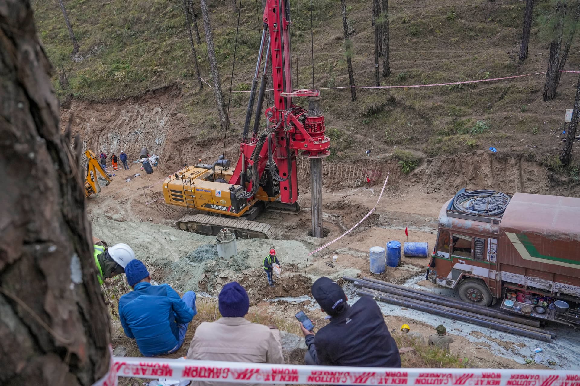Uttarkashi Tunnel Rescue: क्यों हो रही है रेस्क्यू में इतनी देरी, 16 दिन बाद भी टनल में फंसी है 41 जिंदगी…